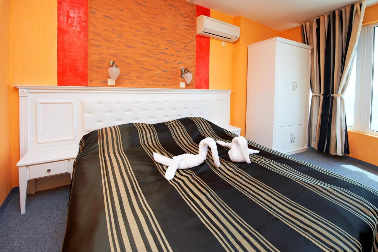 Family Hotel Paros Pomorie Bagian luar foto