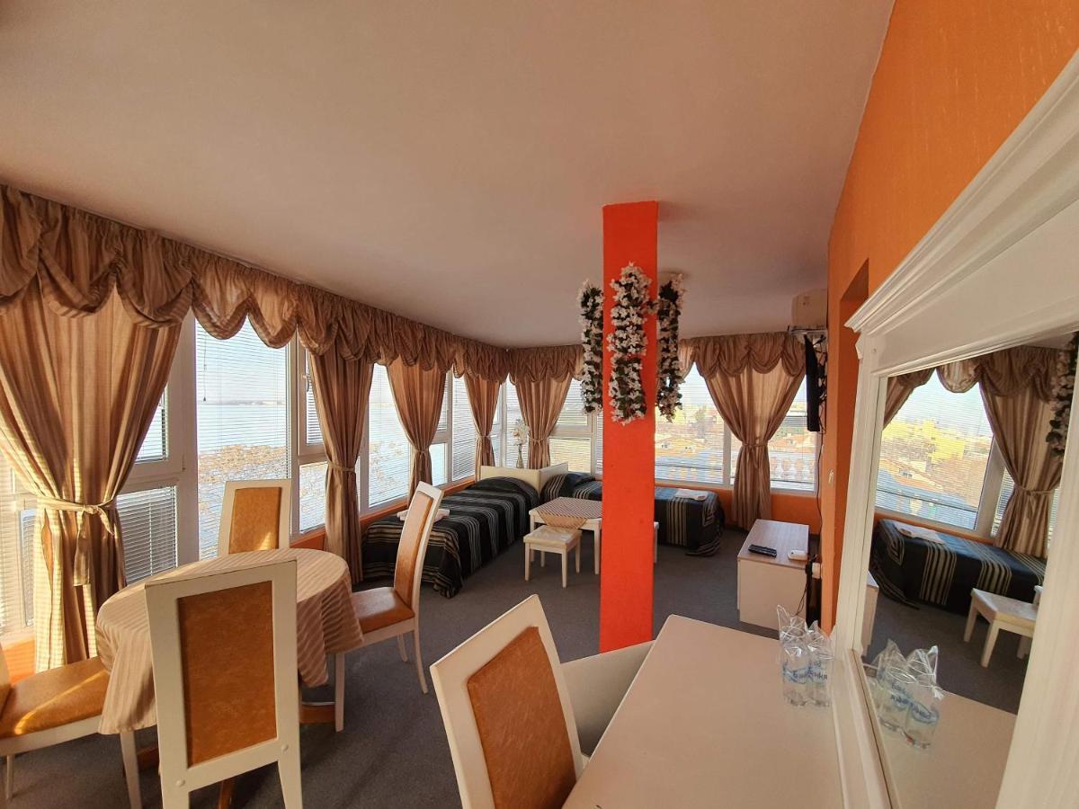 Family Hotel Paros Pomorie Bagian luar foto