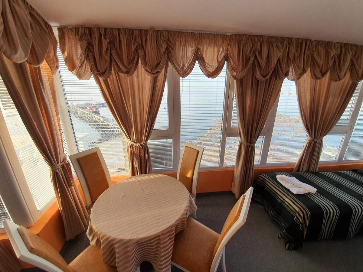 Family Hotel Paros Pomorie Bagian luar foto