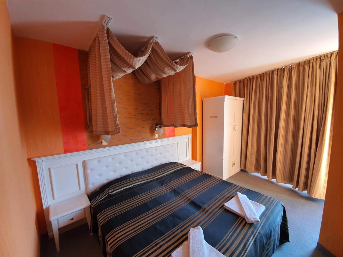 Family Hotel Paros Pomorie Bagian luar foto