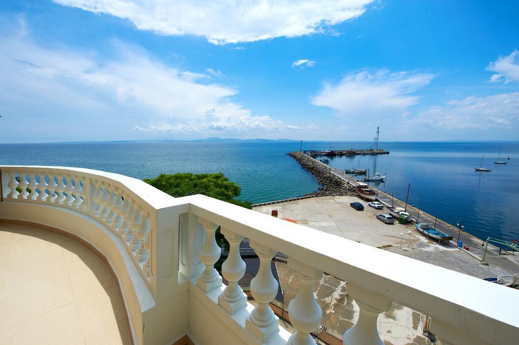 Family Hotel Paros Pomorie Ruang foto