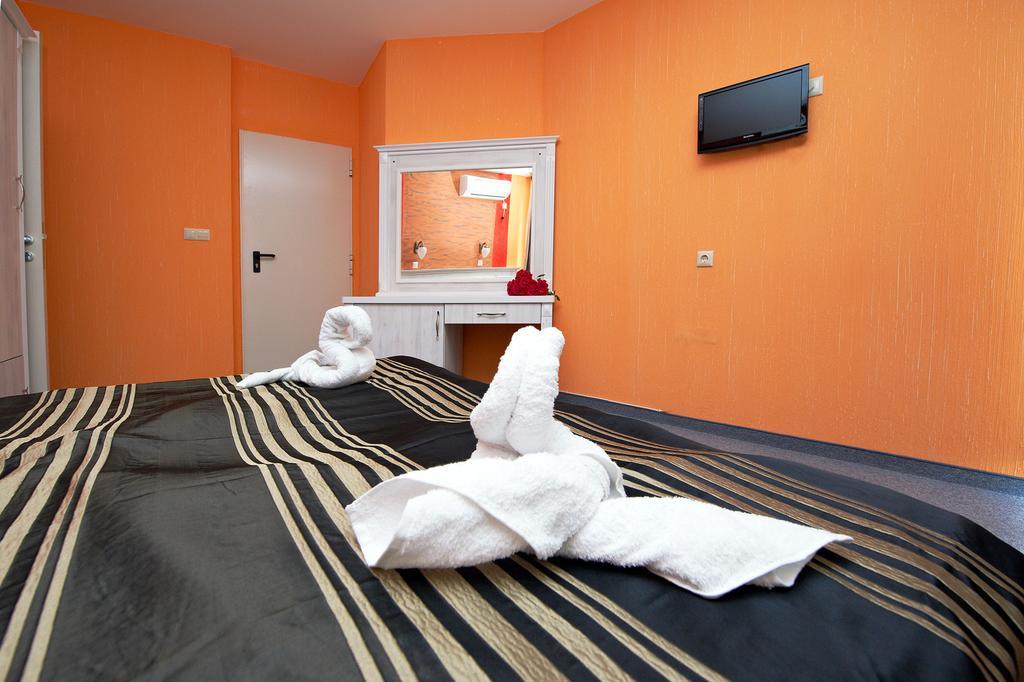 Family Hotel Paros Pomorie Ruang foto