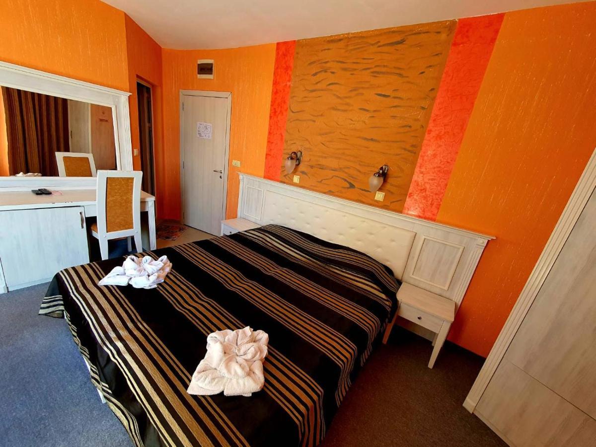 Family Hotel Paros Pomorie Bagian luar foto