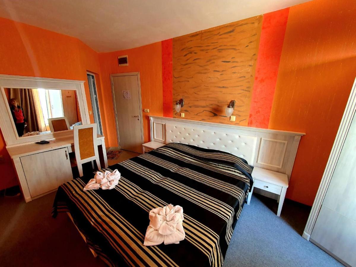 Family Hotel Paros Pomorie Bagian luar foto